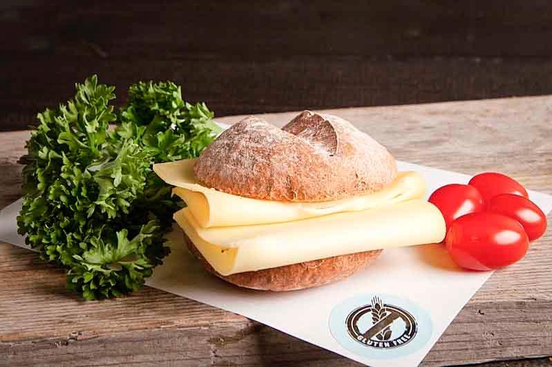 Glutenvrij broodje jonge kaas