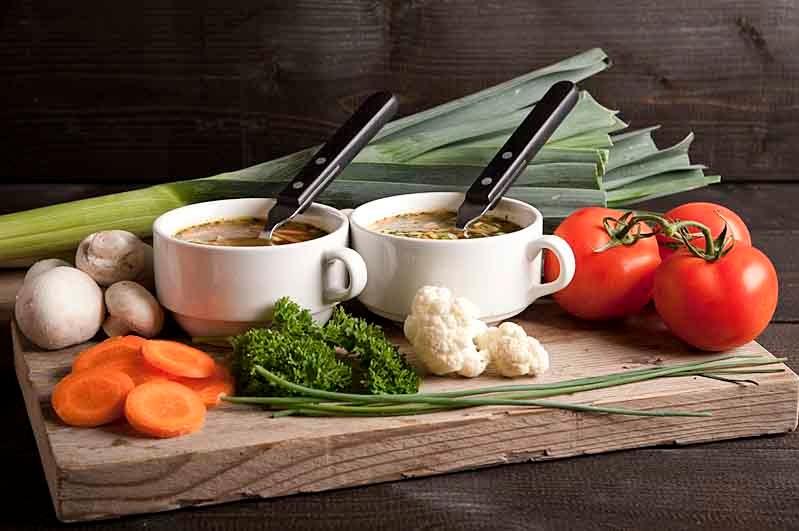 Groentensoep met runderballetjes (Arrang. incl.Hotpot voor 10 pers.)